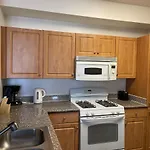 Amazing Venice Getaway - Two Bedroom Apartment
